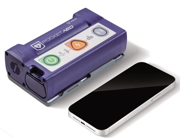 AED_poket3_halbautomatisch_größenvergleich.webp